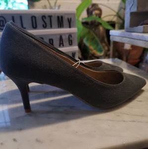 🆕 Faux Suede Pump Heel US 6 NWT ON